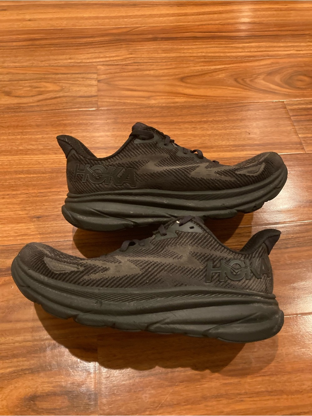 HOKA ONE ONE Clifton 9 Men's Lace-Up Low Top Athletic Sneaker Black/Gray SZ10.5D